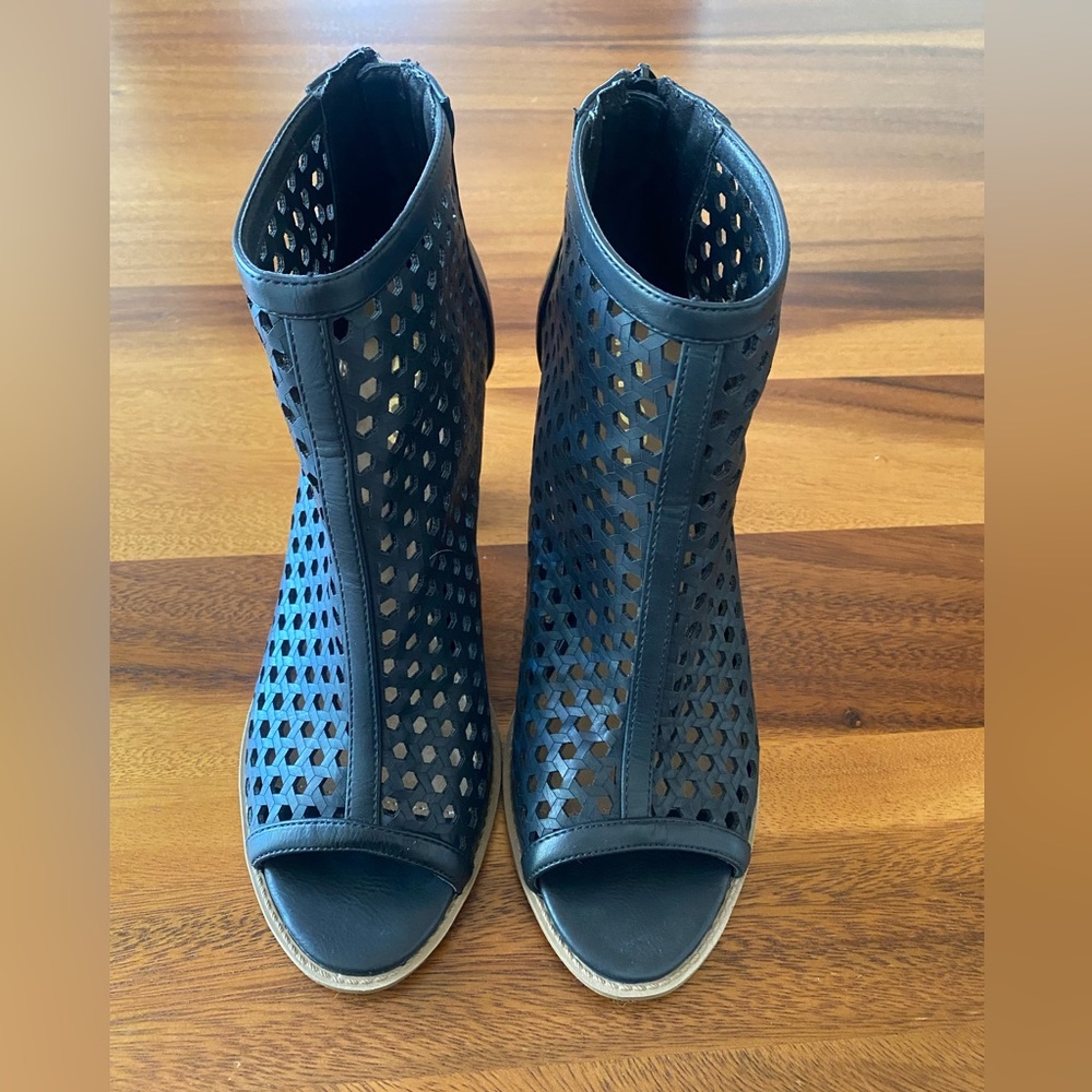 Gorgeous woven heeled sandal